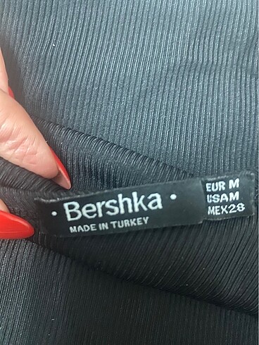 28 Beden siyah Renk Bershka elbise