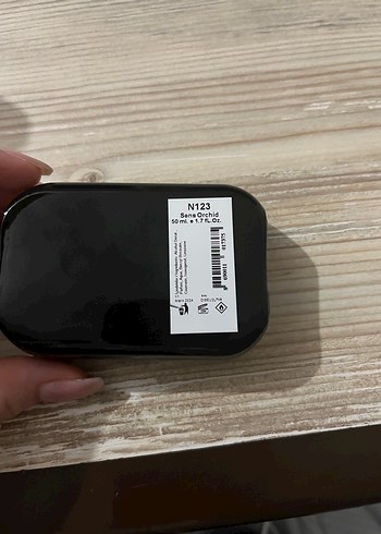 Kadın Parfümü Şişesi - Görsel 2