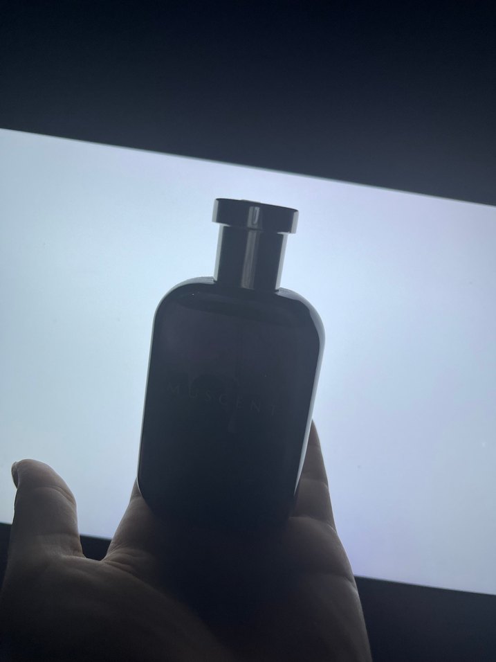 Kadın Parfümü Şişesi - Görsel 3