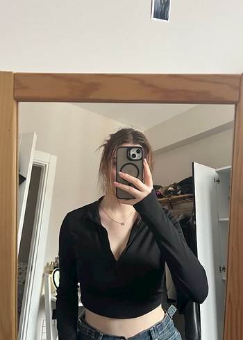 Siyah Yüksek Yakalı Uzun Kollu Crop Top - Görsel 2