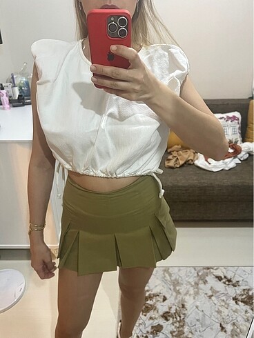 Beyaz kolları lastikli crop