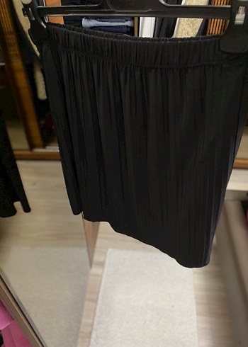 Siyah Pilili Midi Etek - Görsel 3