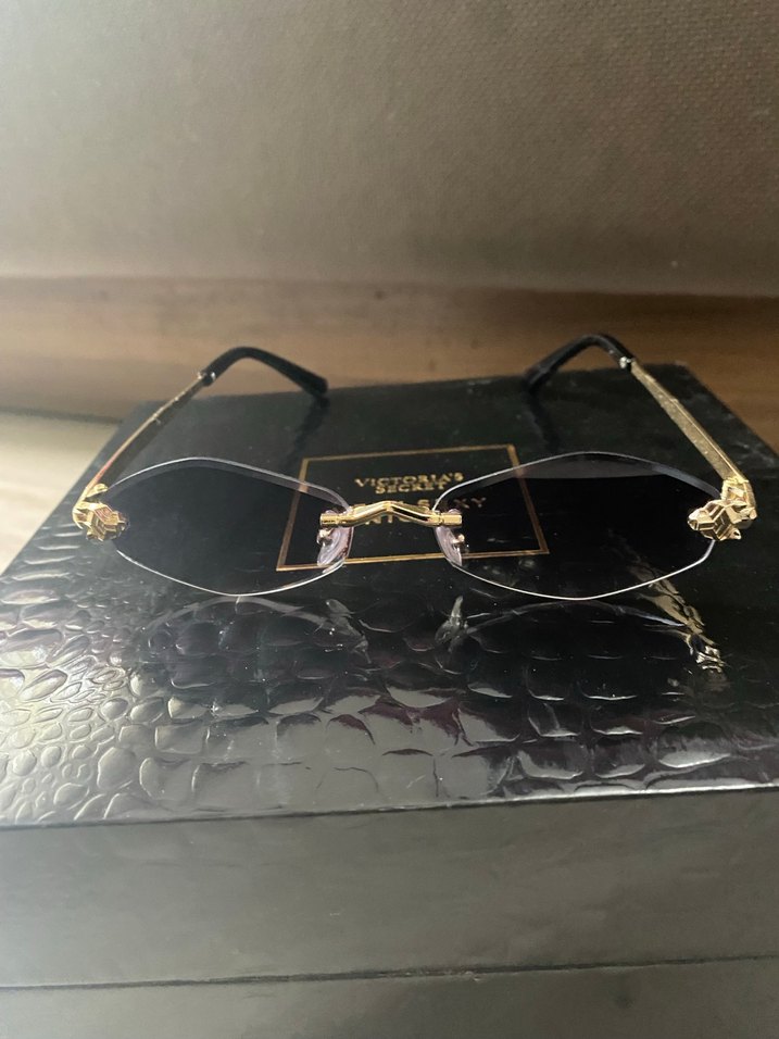 Altın Detaylı Gri Transparan Kadın Gözlüğü - Görsel 3