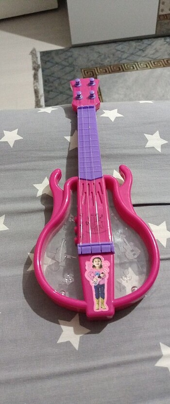 Diğer Sesli, gerçek telli oyuncak gitar