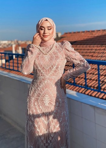 Pembe Boncuk İşlemeli Uzun Abiye Elbise