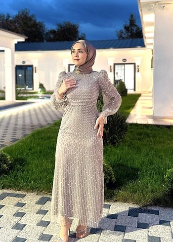 Boncuk İşlemeli Uzun Kollu Bej Abiye Elbise