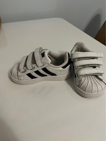 20 Beden beyaz Renk Adidas çocuk ayakkabısı 20 numara
