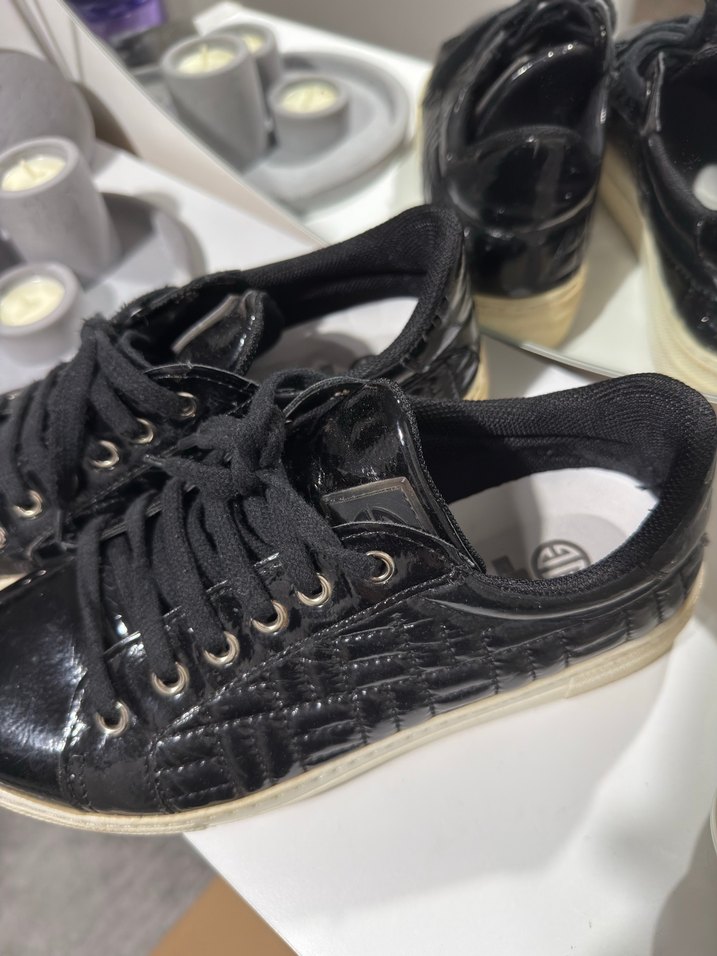 Siyah 
Desenli Bağcıklı Kadın Spor Ayakkabı - Görsel 2