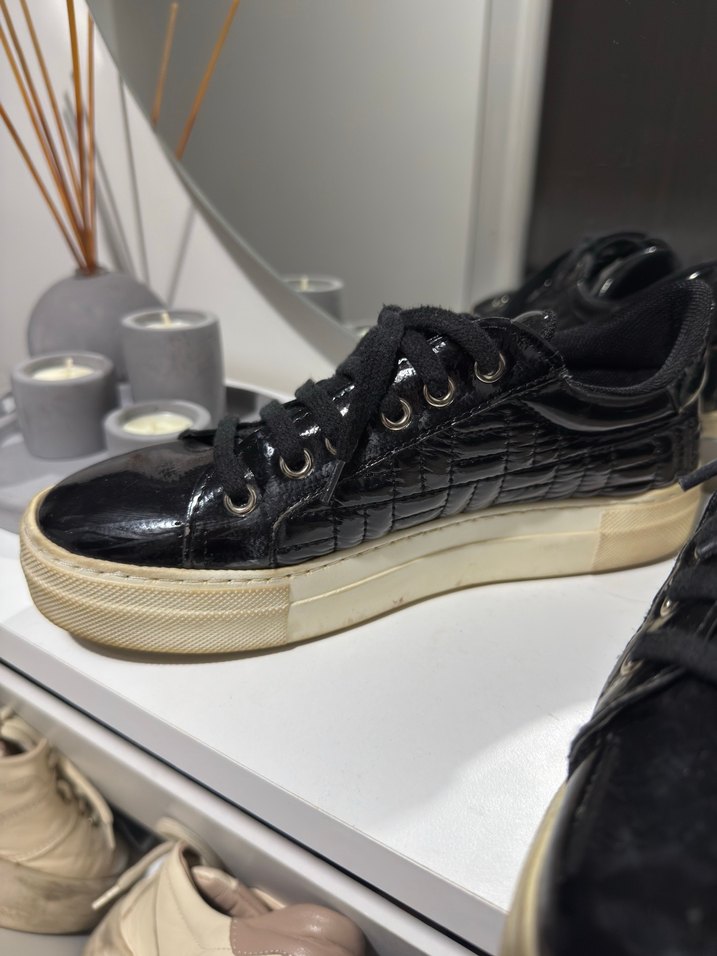 Siyah 
Desenli Bağcıklı Kadın Spor Ayakkabı - Görsel 4