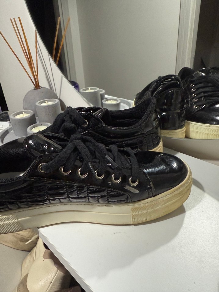 Siyah 
Desenli Bağcıklı Kadın Spor Ayakkabı - Görsel 5