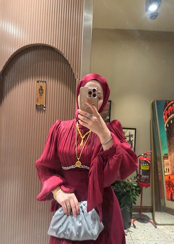 Bordo drapeli elbise şal dahil

Şalda gelecektir - Görsel 3