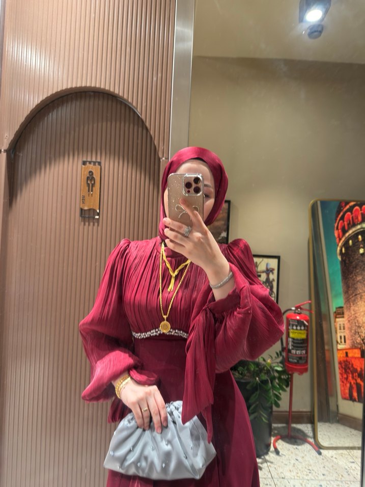 Bordo drapeli elbise şal dahil

Şalda gelecektir - Görsel 3