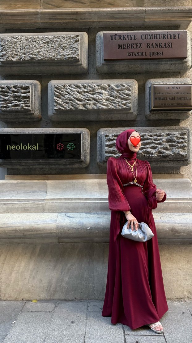 Bordo drapeli elbise şal dahil

Şalda gelecektir - Görsel 2