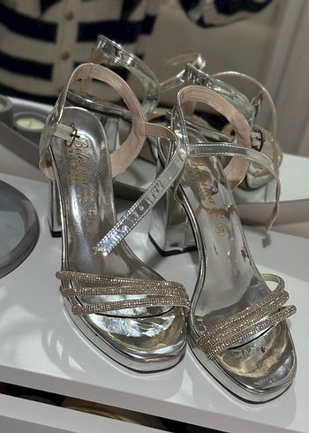 Gri Yılan Desenli Platform Topuklu Abiye Ayakkabı - Görsel 2