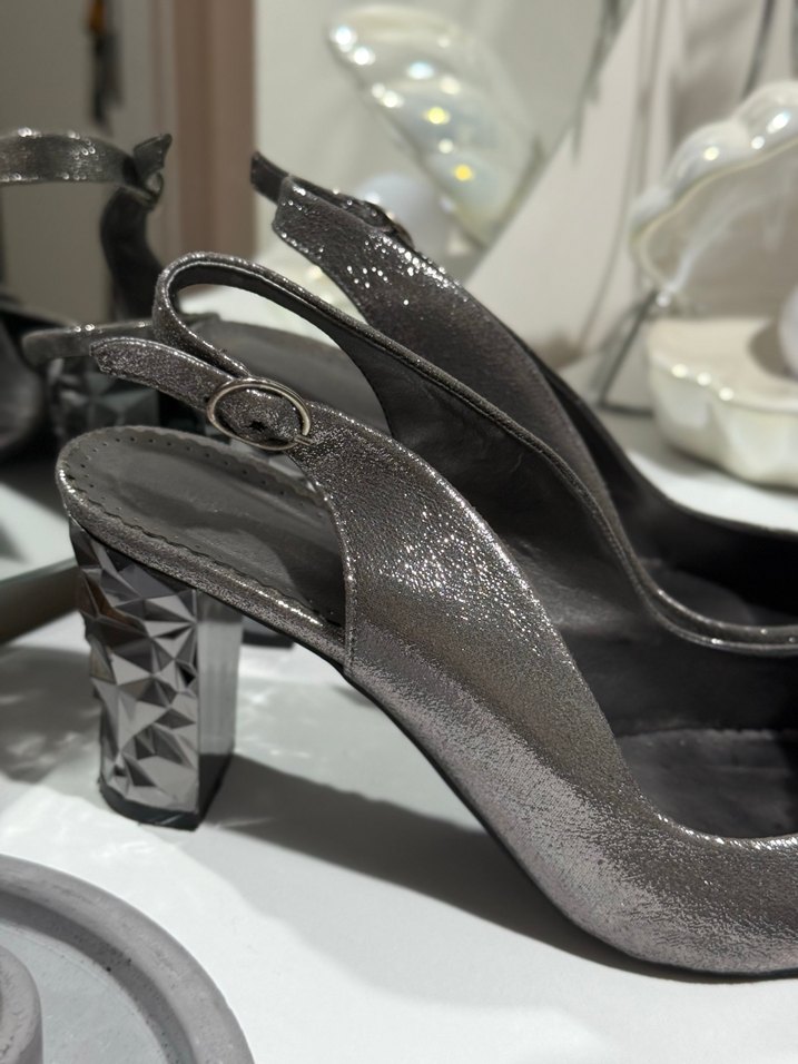 Gri Yılan Desenli Tokalı Topuklu Kadın Ayakkabı - Görsel 3