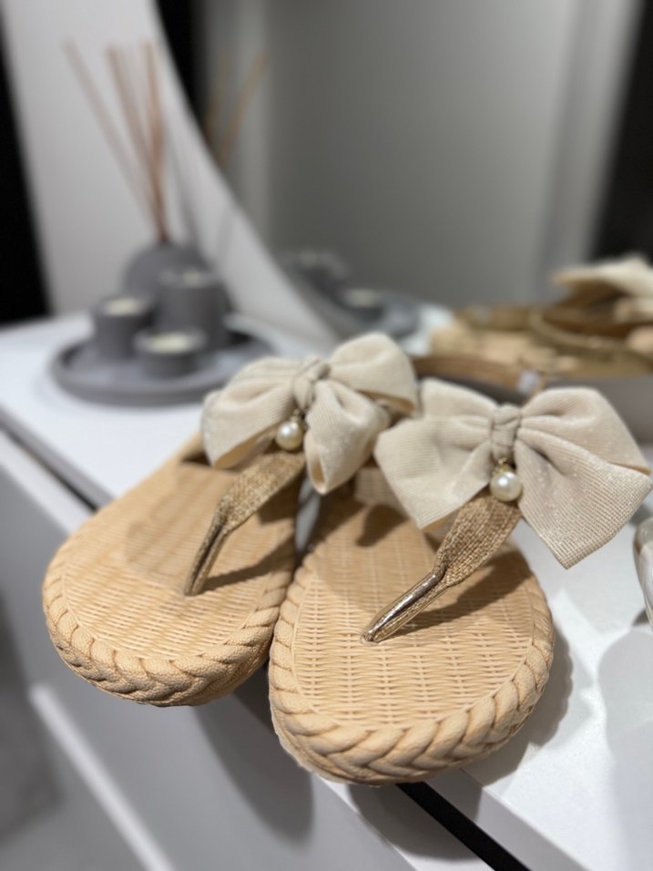 Bej Fiyonklu Kadın Dolgu Topuklu Sandalet - Görsel 2