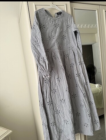 Refka Tesettür Giyim Reflü nakış detaylı uzun elbise