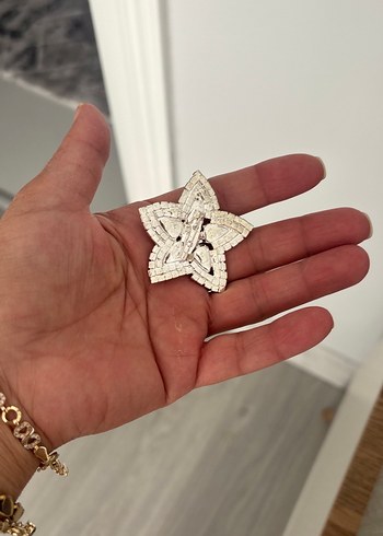 Beden Mini Beyaz İşlemeli Yıldız Küpeler
