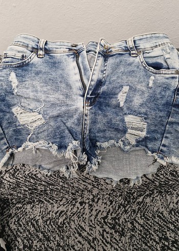 Diğer Kadın Gri Yıkamalı Dantel Detaylı Mini Denim Şort