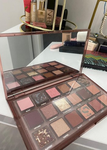 Huda Beauty Huda Beauty far paleti