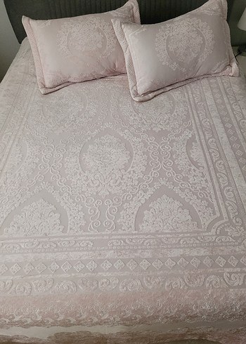Özdilek Nakışlı Pembe Yatak Örtüsü