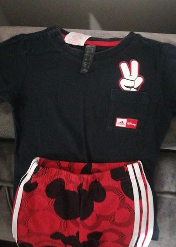1 Yaş Beden kırmızı Renk Kırmızı Mickey Baskılı Bebek Erkek Takım adidas orijinaldir