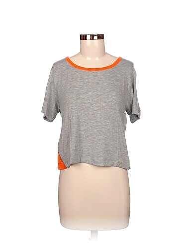Diğer T-shirt %70 İndirimli.