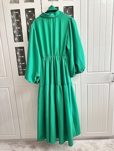 YEŞİL GOFRE KUMAŞ ELBİSE - Görsel 6