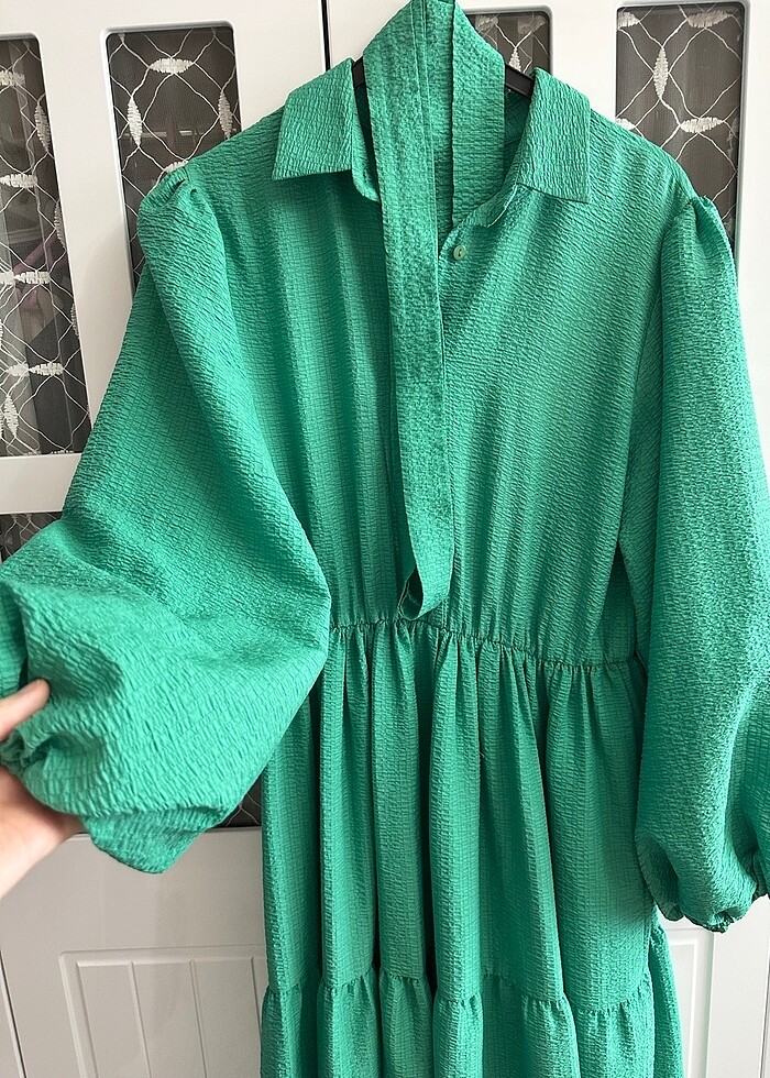 YEŞİL GOFRE KUMAŞ ELBİSE - Görsel 3