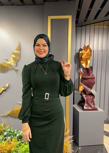 Kemerli Yüksek Yakalı Uzun Yeşil Elbise - Görsel 2