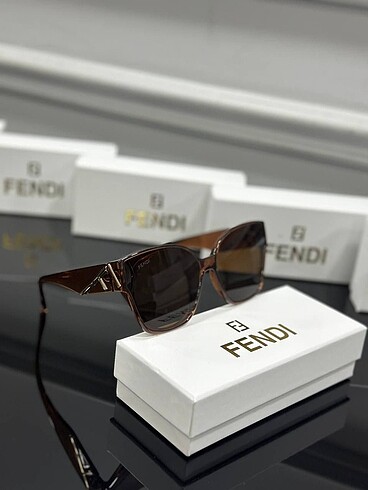 Fendi FENDİ