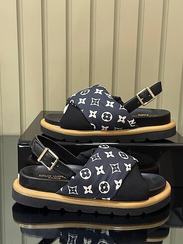 Louis Vuitton LOUIS VUITTON
