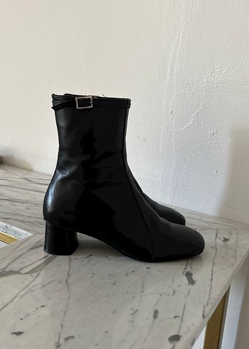 Kadın Siyah Deri Tokalı Blok Topuklu Bot