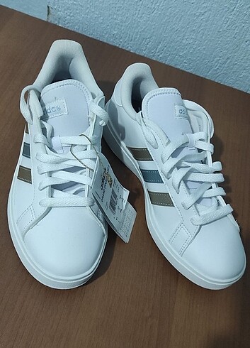 38,5 Beden Adidas ayakkabı 