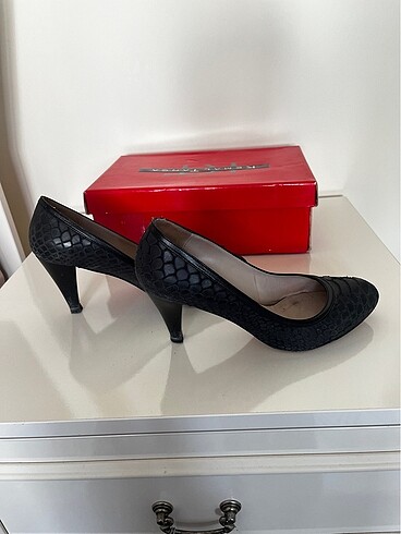 37 Beden Stiletto