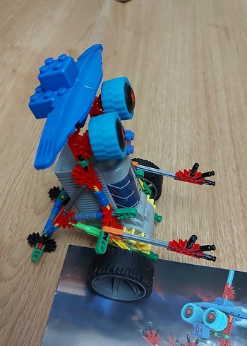  Beden Renkli Lego Robot Modeli
