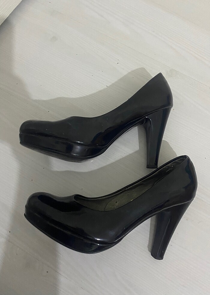 Rugan topuklu ayakkabı - Görsel 2