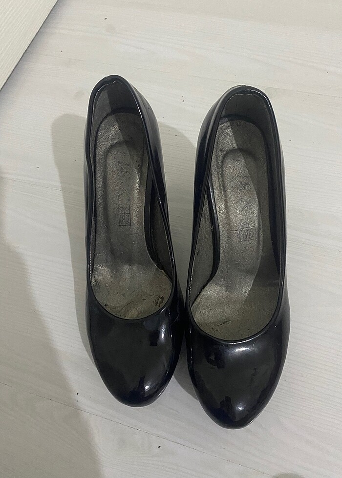 Rugan topuklu ayakkabı - Görsel 3