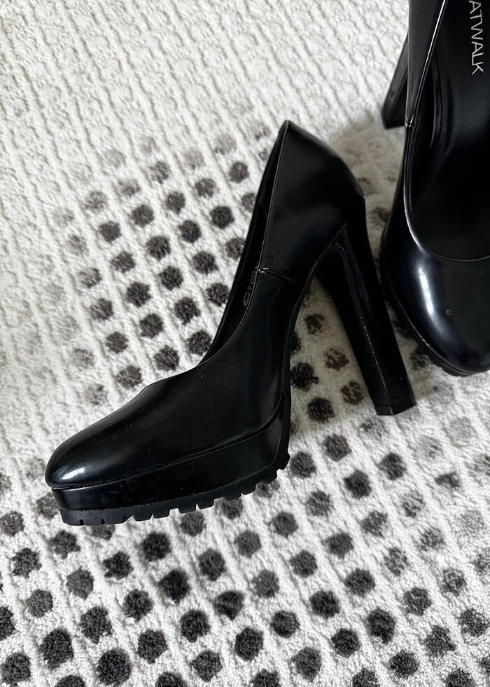 Topuklu ayakkabı - Görsel 4