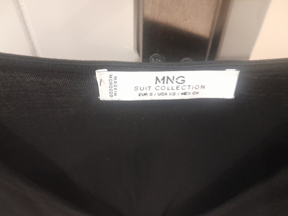 Mango Siyah V Yaka Kısa Kollu Keten Bluz - Görsel 2