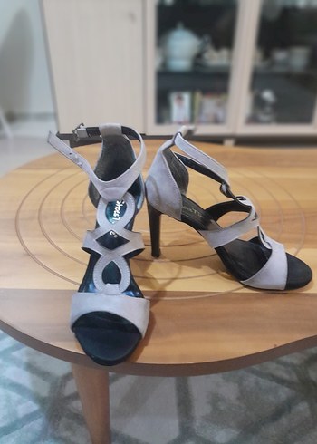 Tokalı Beyaz Gri Stiletto Kadın Abiye Ayakkabı 38 no