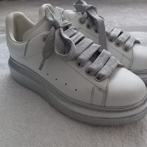 37 Beden beyaz Renk Alexander McQueen spor ayakkabı