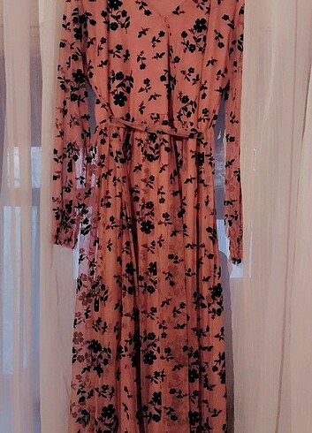 Kadın pembe çiçek desenli yaz elbisesi  - Görsel 3