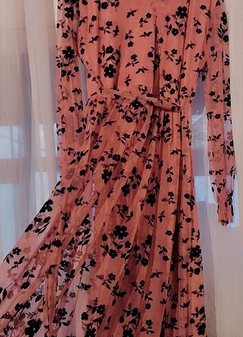 Kadın pembe çiçek desenli yaz elbisesi  - Görsel 4