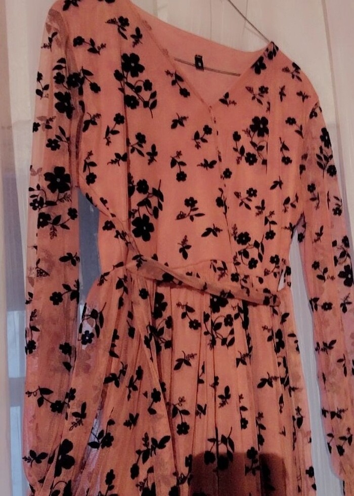 Kadın pembe çiçek desenli yaz elbisesi  - Görsel 2