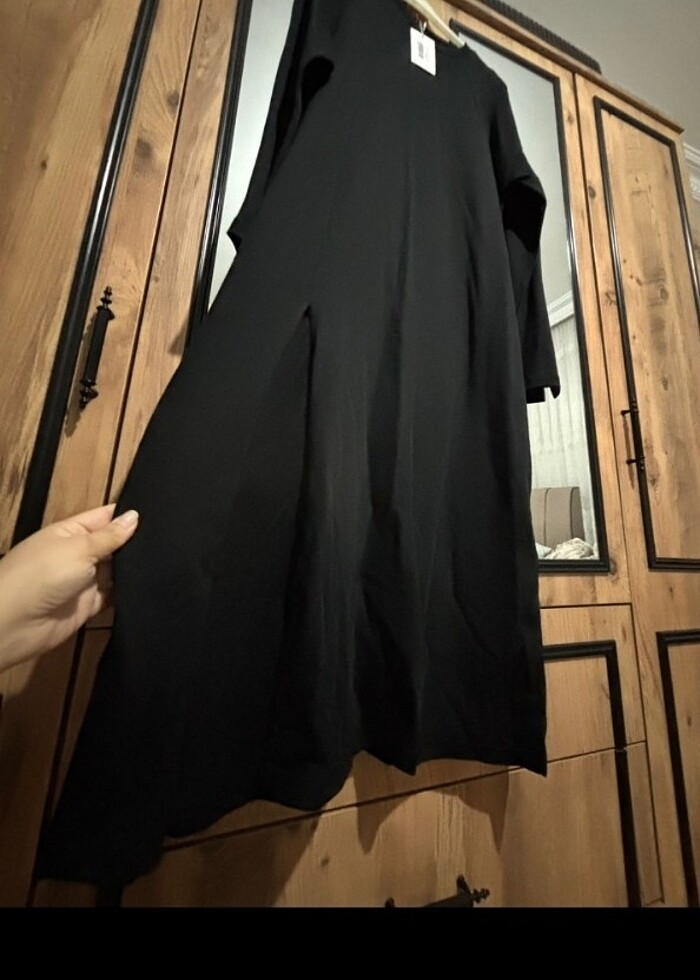 Kadın siyah yırtmaçlı elbise - Görsel 3