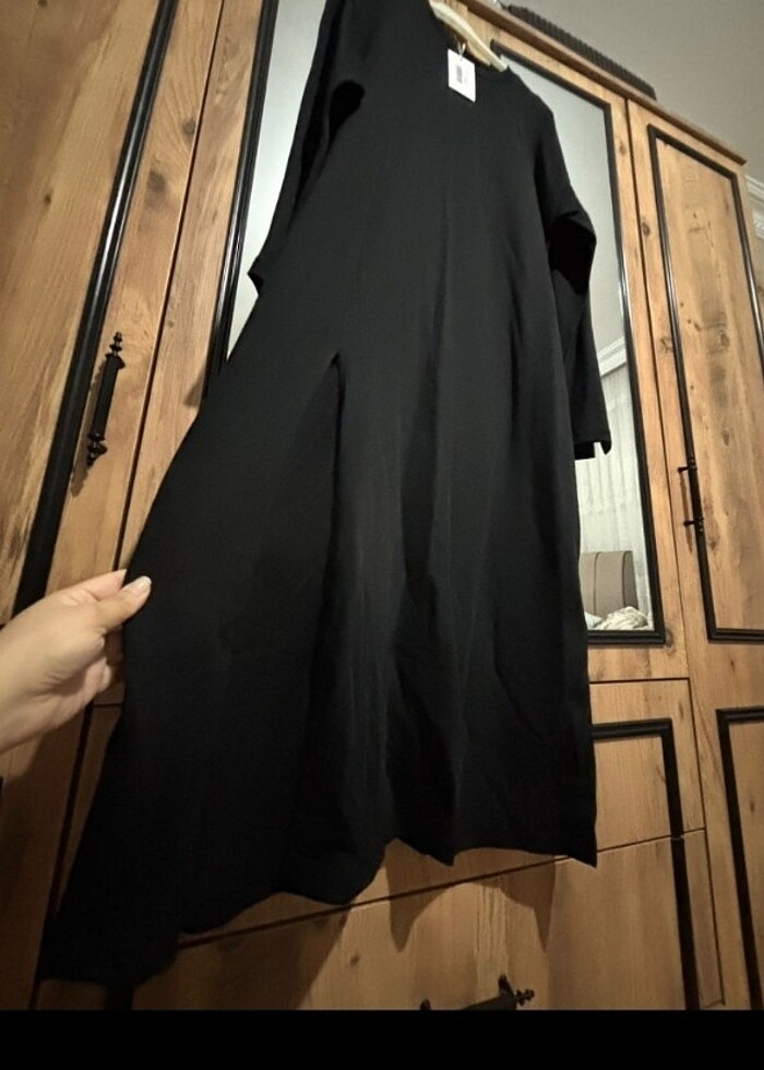 Yırtmaçlı elbise - Görsel 3