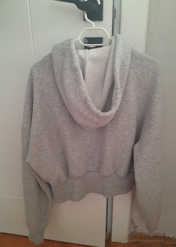 Kapüşonlu crop Gri Baskılı Fermuarlı Sweatshirt - Görsel 2