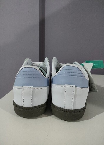 38 Beden beyaz Renk Adidas spor ayakkabı 
