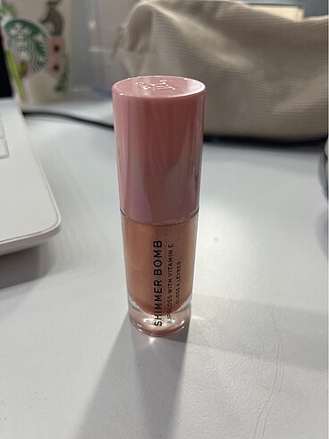 REVOLUTION LIPGLOSS